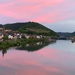 Bed & Breakfast Gaestehaus Mona Lisa 3*