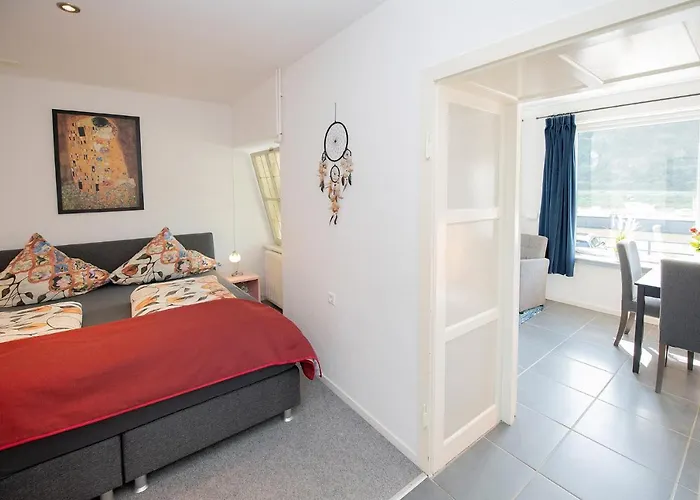 Gaestehaus Mona Lisa Bed & Breakfast 3*